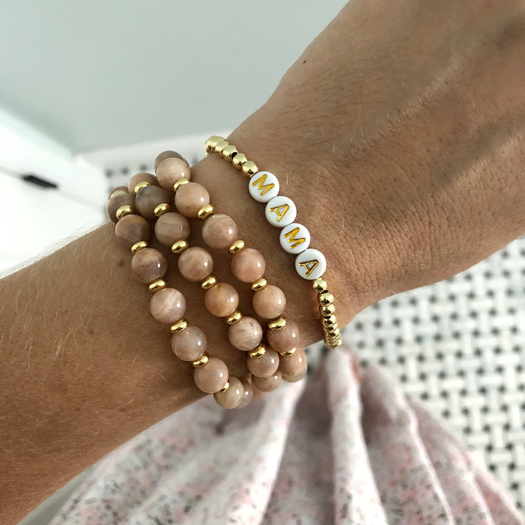 Olivia Mark – Beaded Bracelet Letters MAMA Gold – Olivia Mark